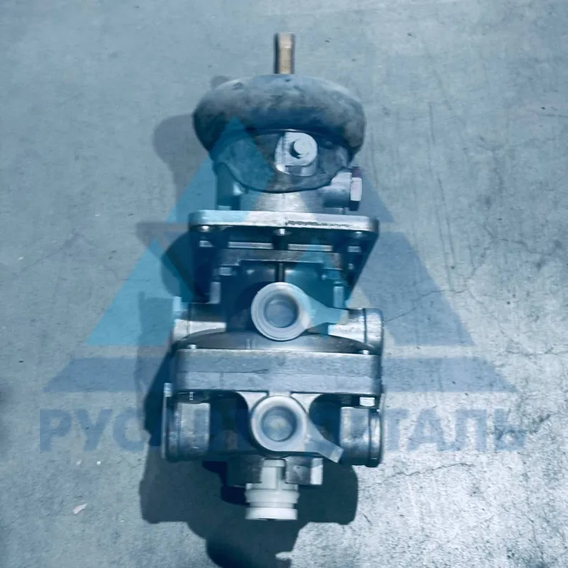 Кран тормозной двухсекционный с рычагом ПАЗ-32053(054) (100-3514008-10) БелОмо